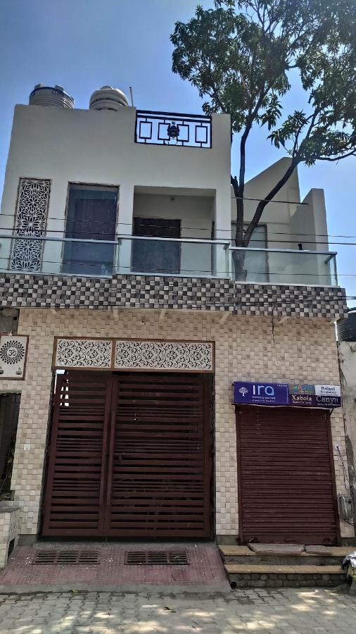 Ira Homestay Mathura - Divine Spiritual Stay Exterior foto
